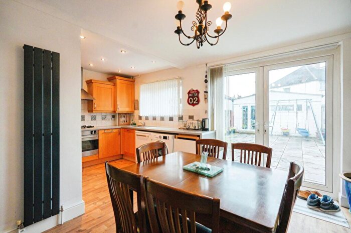 3 Bedroom Terraced House For Sale In Chestnut Grove, Mitcham, CR4