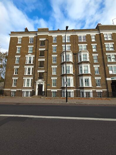 2 Bedroom Flat For Sale In Old Kent Road, London, SE1