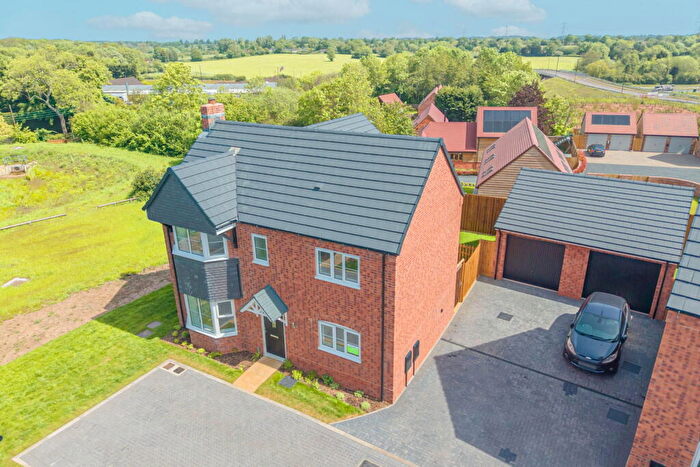 4 Bedroom Detached House For Sale In Pickford Green Lane, Allesley, CV5