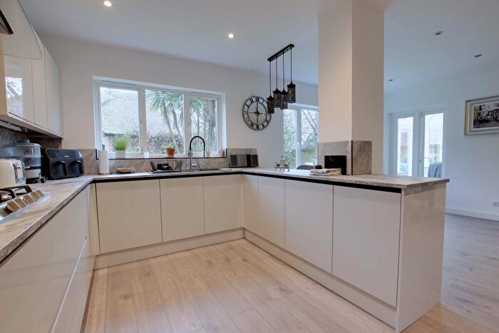 5 Bedroom Detached House For Sale In Highlands Road, Fareham, PO16