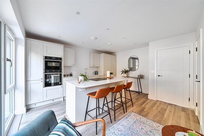 3 Bedroom Town House For Sale In Newtown Road, Warsash, SO31