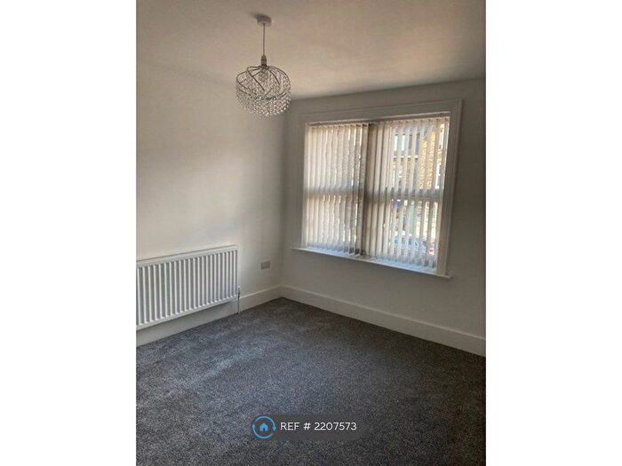3 Bedroom Flat To Rent In Rear Of Kings Road, Harrogate, HG1