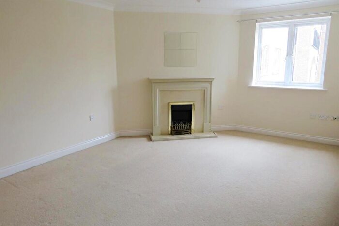 2 Bedroom Flat To Rent In The Dell, Southampton, SO15
