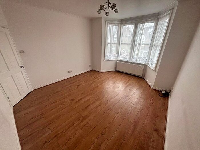 2 Bedroom Flat To Rent In Cunningham Park, Harrow, HA1