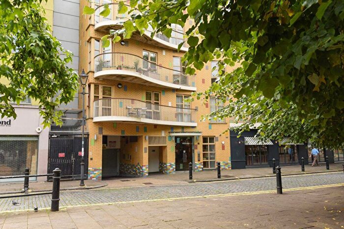 3 Bedroom Flat For Sale In Farm Lane, London, SW6