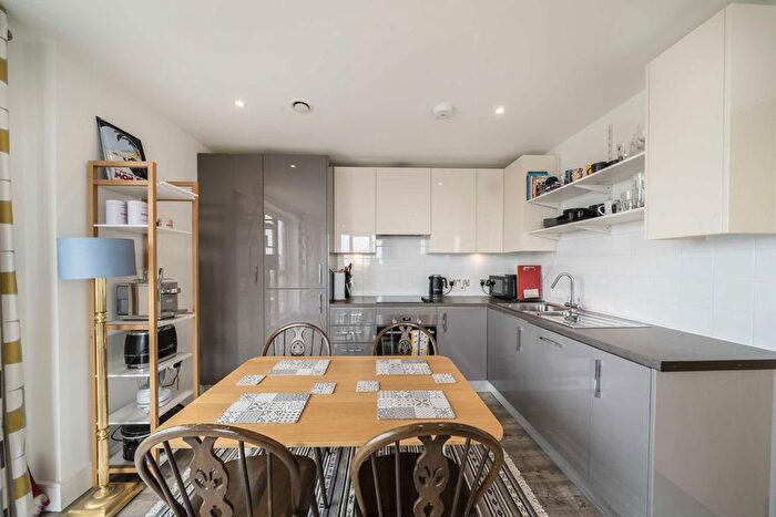 1 Bedroom Flat For Sale In Hoopers Mews, London, W3