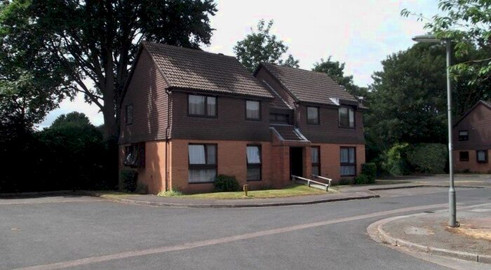 1 Bedroom Flat To Rent In Flemish Fields, Chertsey, KT16