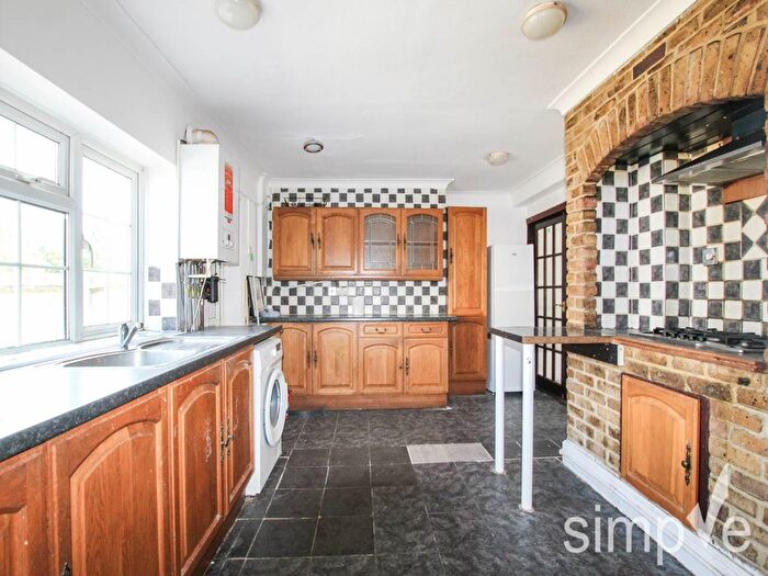 3 Bedroom Maisonette To Rent In Bedwell Gardens, Hayes, Middlesex, UB3