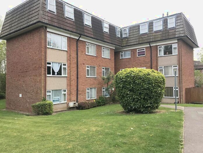 2 Bedroom Flat To Rent In Lambs Close, Cuffley, Potters Bar, EN6