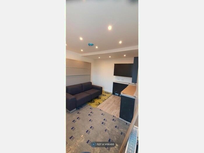 Studio To Rent In Wellsway, Bath, BA2