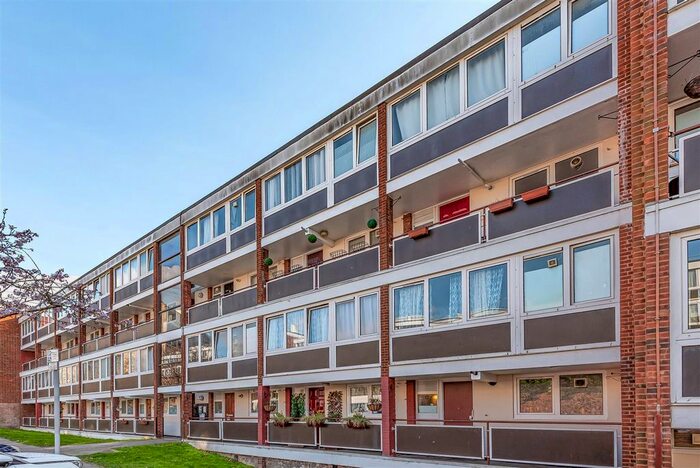 4 Bedroom Flat To Rent In Sherfield Gardens, London, SW15