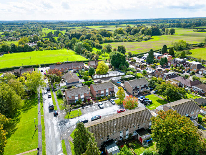 2 Bedroom Flat For Sale In Grymsdyke Road, Wigginton, HP23