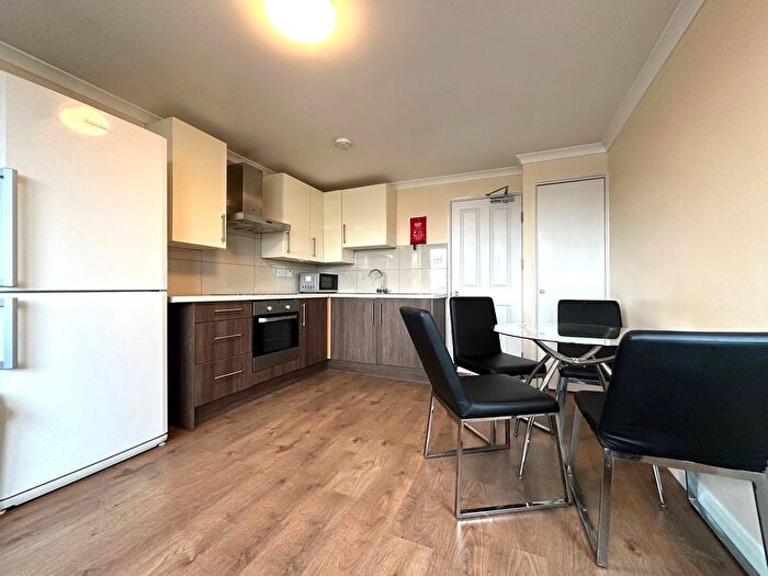 4 Bedroom Flat To Rent In Georges Road, London, N7