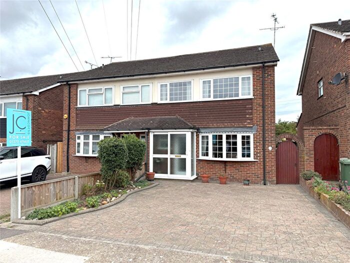 4 Bedroom Semi-detached House For Sale In Somerset Road, Linford, Essex, SS17