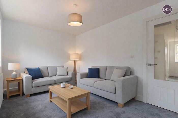 2 Bedroom Flat To Rent In Romilly Drive, Carpenders Park, Hertfordshire, WD19