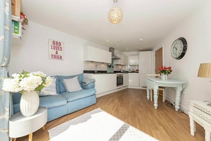 1 Bedroom Flat To Rent In Mildmay Avenue, London, N1