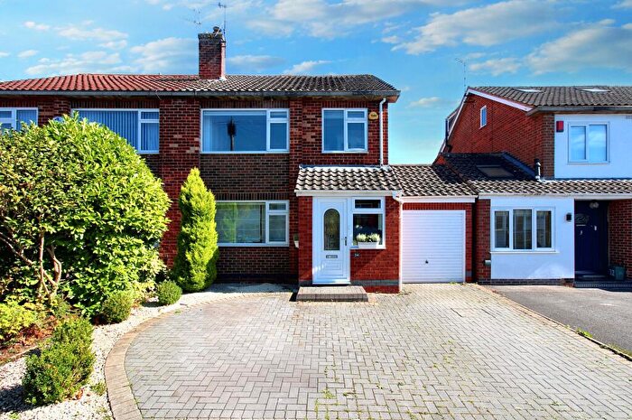 3 Bedroom Semi-Detached House For Sale In Priorsfield Road, Kenilworth, CV8