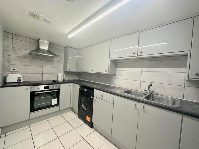 6 Bedroom Flat To Rent In Moulsecoomb Place, Lewes Road, Brighton, BN2