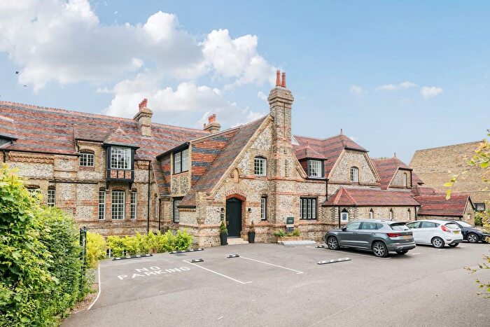 3 Bedroom Flat To Rent In Manor Lane, Longfield, DA3