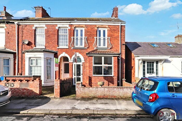 3 Bedroom End Of Terrace House For Sale In Cheverton Avenue, Withernsea, HU19