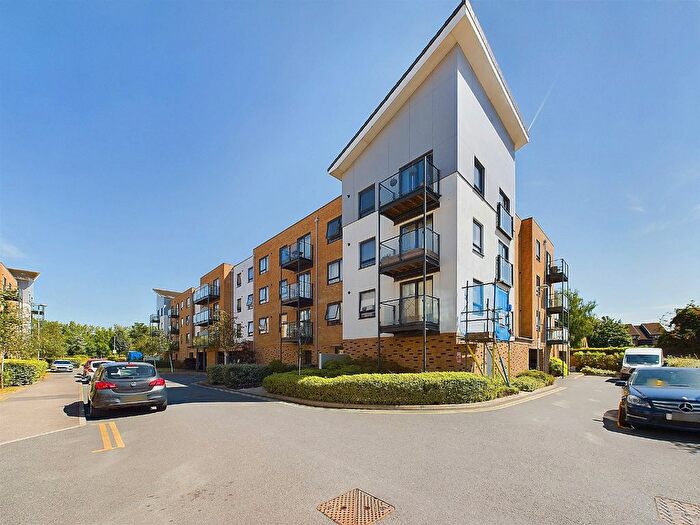 2 Bedroom Flat To Rent In Creek Mill Way, Dartford, Kent, DA1