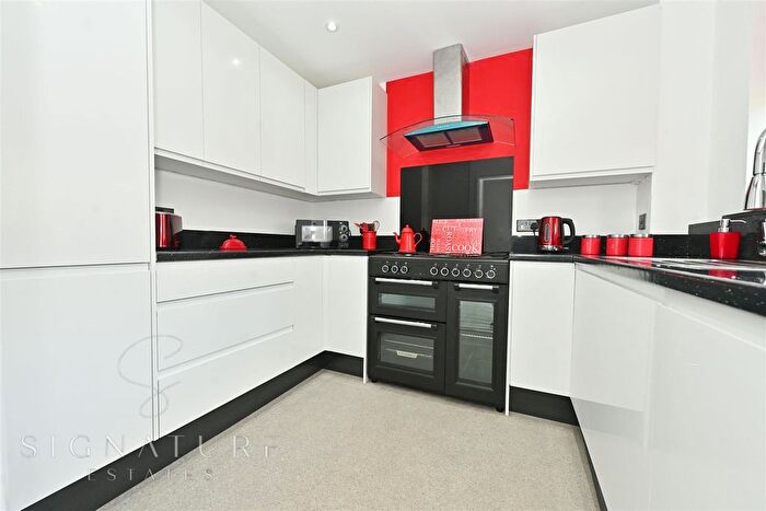 2 Bedroom Property For Sale In Furtherfield, Abbots Langley, WD5