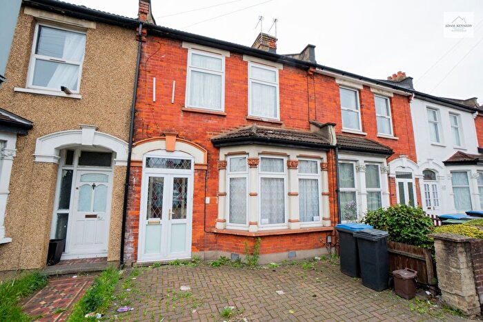 3 Bedroom Terraced House For Sale In Lincoln Road, Enfield, EN3