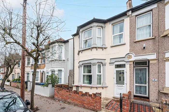 4 Bedroom Semi-Detached House To Rent In Fairholme Road, Croydon, CR0