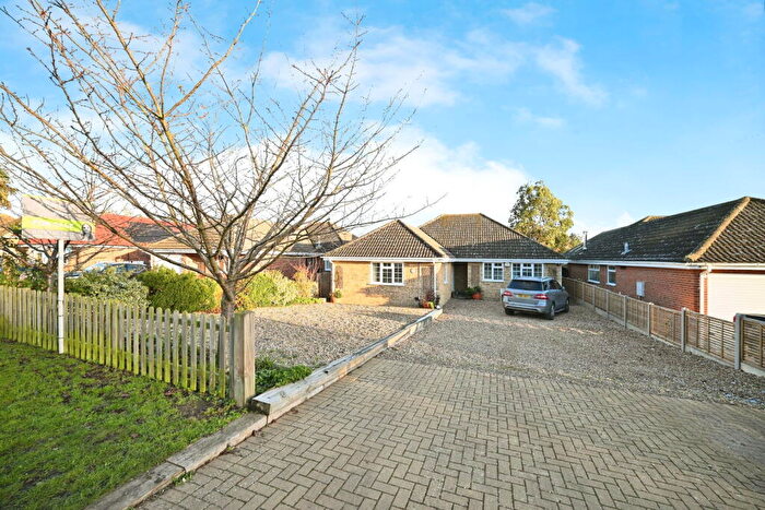 3 Bedroom Detached Bungalow For Sale In Avery Way, Allhallows, Rochester, ME3