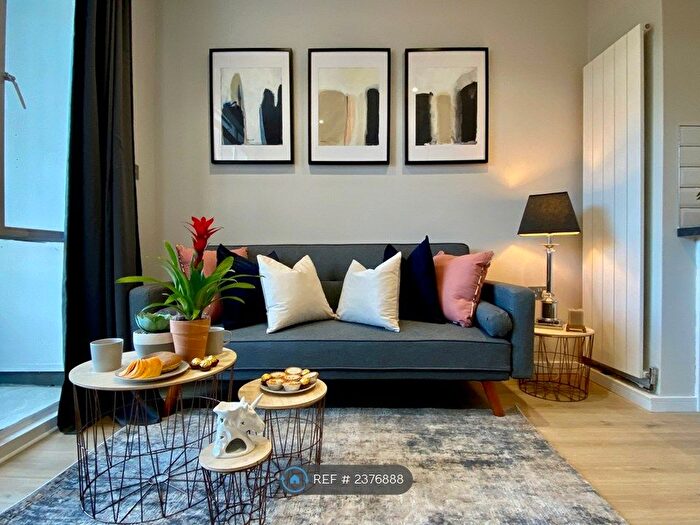 2 Bedroom Flat To Rent In Hammersmith, London, W6