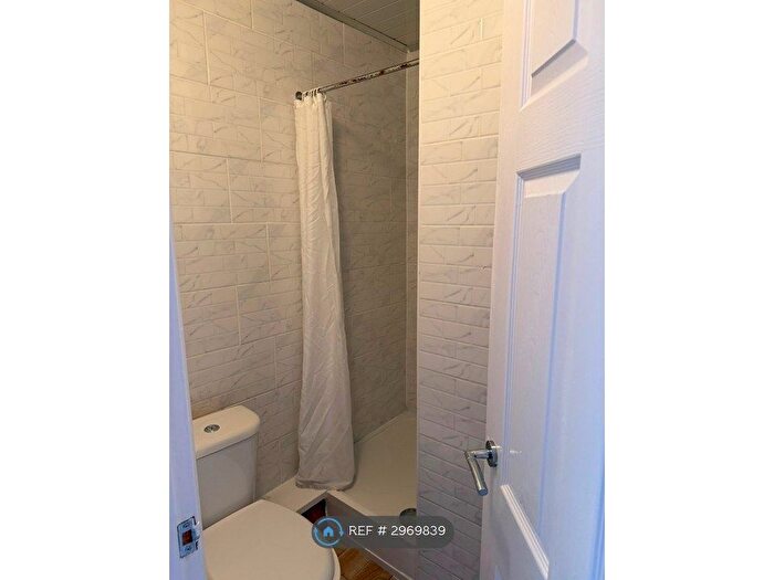 3 Bedroom Flat To Rent In Glenrosa Walk, Coventry, CV4