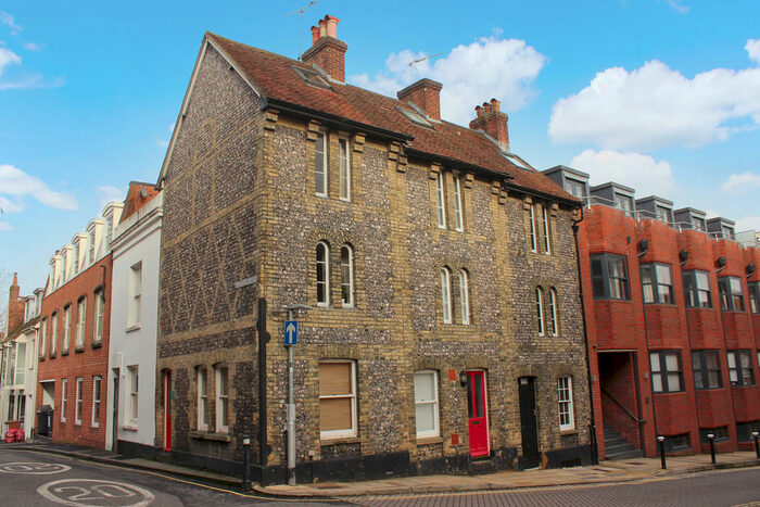 3 Bedroom End Of Terrace House To Rent In Trafalgar Street, Winchester, SO23