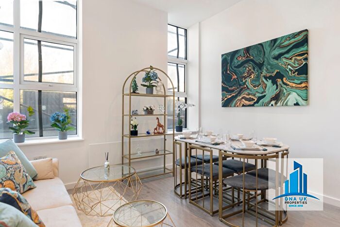 2 Bedroom Flat For Sale In Silbury Boulevard, Milton Keynes, MK9