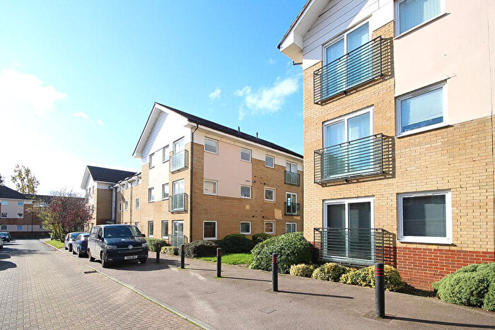 2 Bedroom Flat For Sale In Eddington Crescent, Welwyn Garden City, AL7