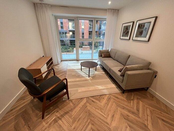 2 Bedroom Flat To Rent In Heritage Walk, KT1