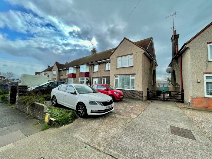 3 Bedroom House To Rent In King Edward Avenue, Worthing, BN14