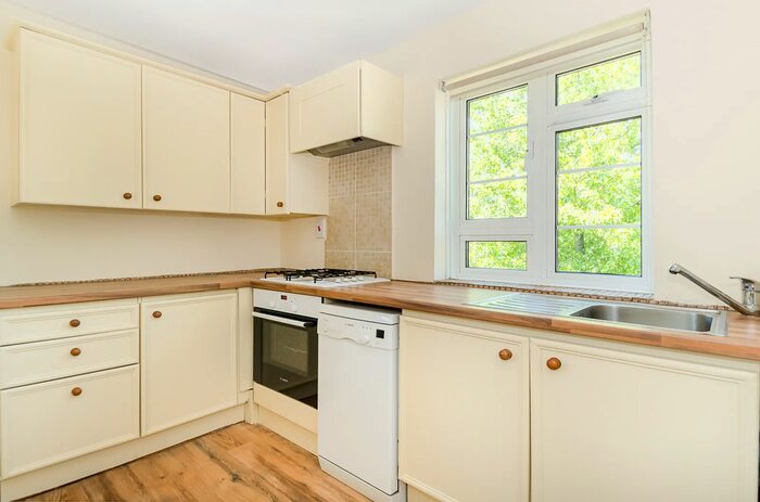 3 Bedroom Flat To Rent In Kelfield Gardens, London, W10