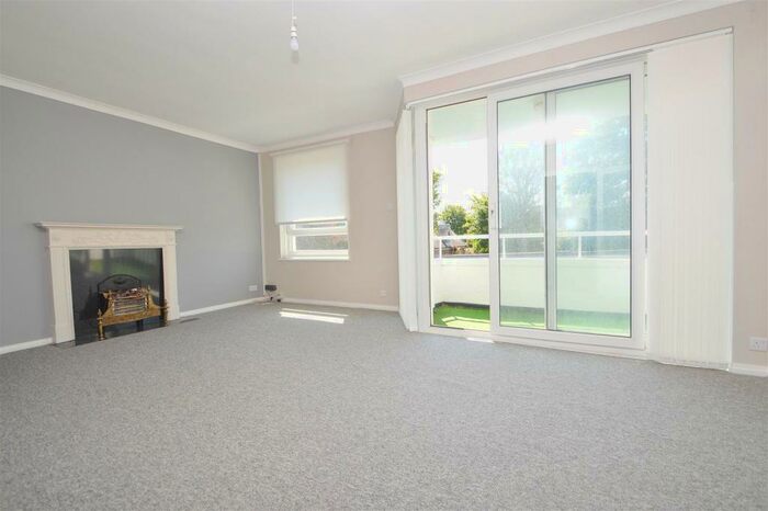 2 Bedroom Flat To Rent In Compton Place Road, BN21