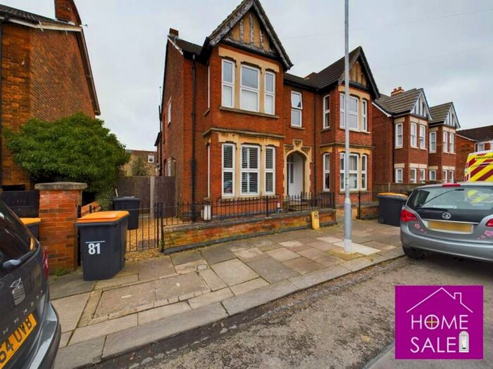 3 Bedroom Apartment To Rent In Goldington Avenue, Bedford., MK40