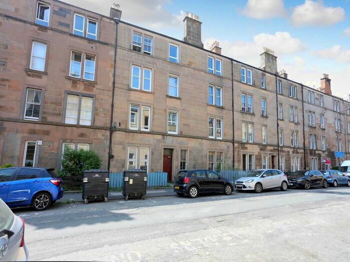 2 Bedroom Flat To Rent In Caledonian Place, Edinburgh, EH11