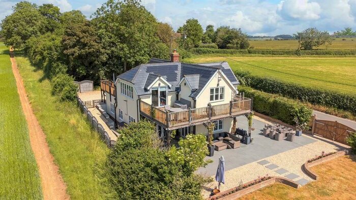 4 Bedroom Detached House For Sale In Sheep Lane, Woburn, Milton Keynes, MK17