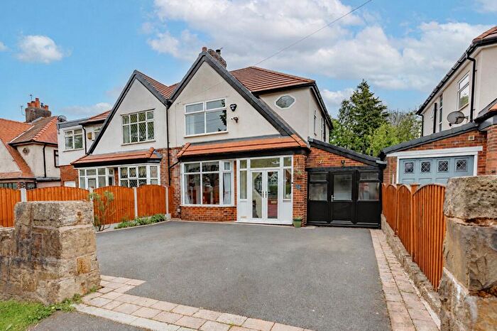 4 Bedroom Semi-Detached House For Sale In Oldham Road, Grasscroft, Saddleworth, OL4