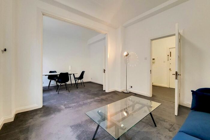 2 Bedroom Flat To Rent In Hertford Street, Mayfair, London, W1J