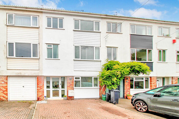 3 Bedroom Terraced House For Sale In Pilgrims Way, Bristol, BS16