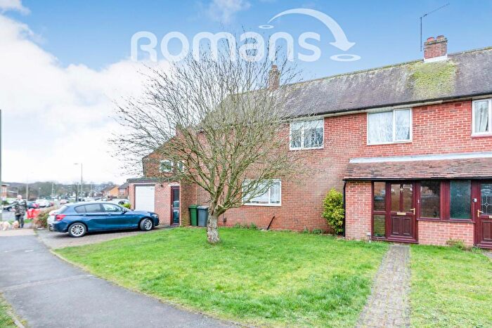 4 Bedroom Semi-Detached House To Rent In Upton Crescent, Upton Crescent, Basingstoke, RG21