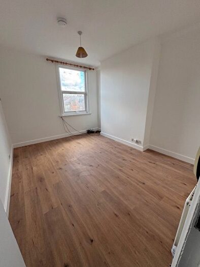 Studio To Rent In Cricklewood Broadway, London, NW2