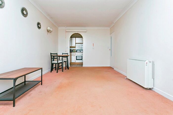 1 Bedroom Flat For Sale In Flintergill Court, Milton Keynes, Buckinghamshire, MK13