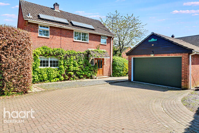 4 Bedroom Detached House For Sale In Fakenham Road, Beetley, NR20