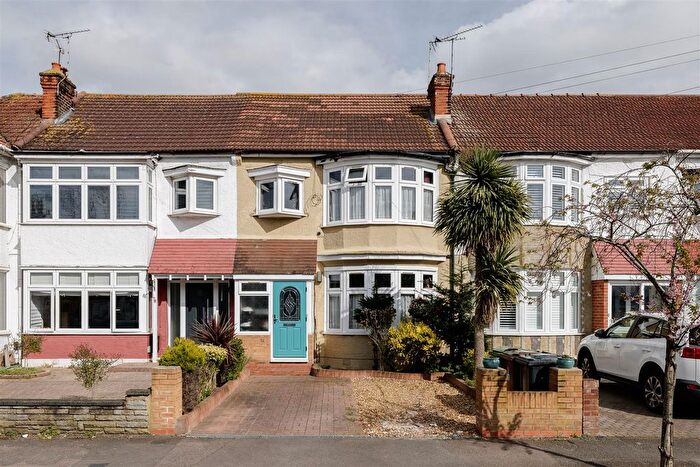 3 Bedroom Property For Sale In Ainslie Wood Gardens, Chingford, E4