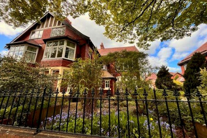 6 Bedroom Semi-Detached House To Rent In Moorside North, Newcastle Upon Tyne, NE4